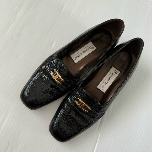 Etienne Aigner Valentine leather embossed loafer with gold colored hardware sz 8 - Picture 2 of 11